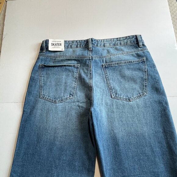 Refuge Blue Straight Leg Jeans Classic Style - Picture 6 of 11